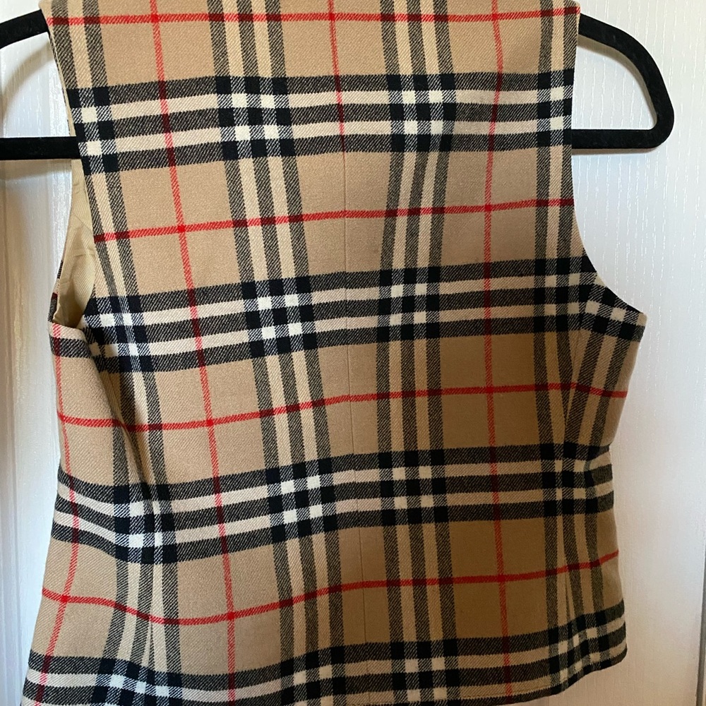 Authentic Burberry Vest - Picture 10 of 10